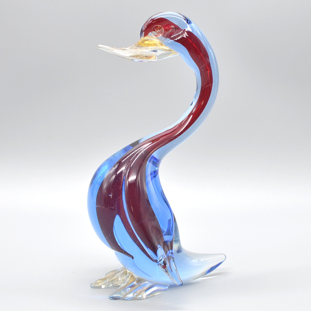 FLAVIO POLI. MURANO GLAS SKULPTUR, SCHWAN, STUDIOGLAS, GOLDFLITTER, ITALIEN, UM 1950.