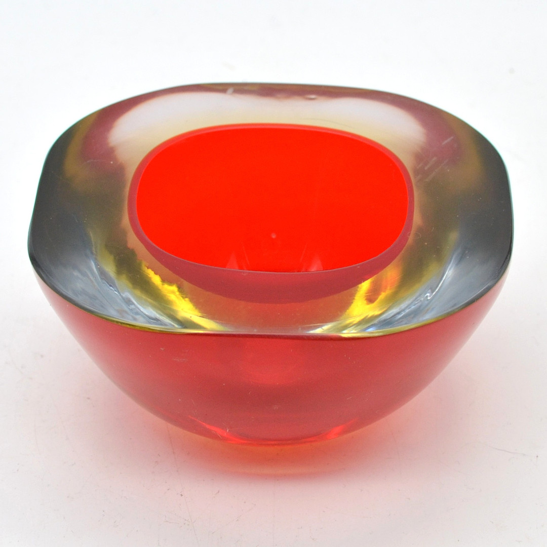 FLAVIO POLI. MURANO GLAS SCHALE, MEHRFACHES STUDIOGLAS, ROT-GELB-TRANSPARENT, SOMMERSO, ITALIEN, UM 1950.