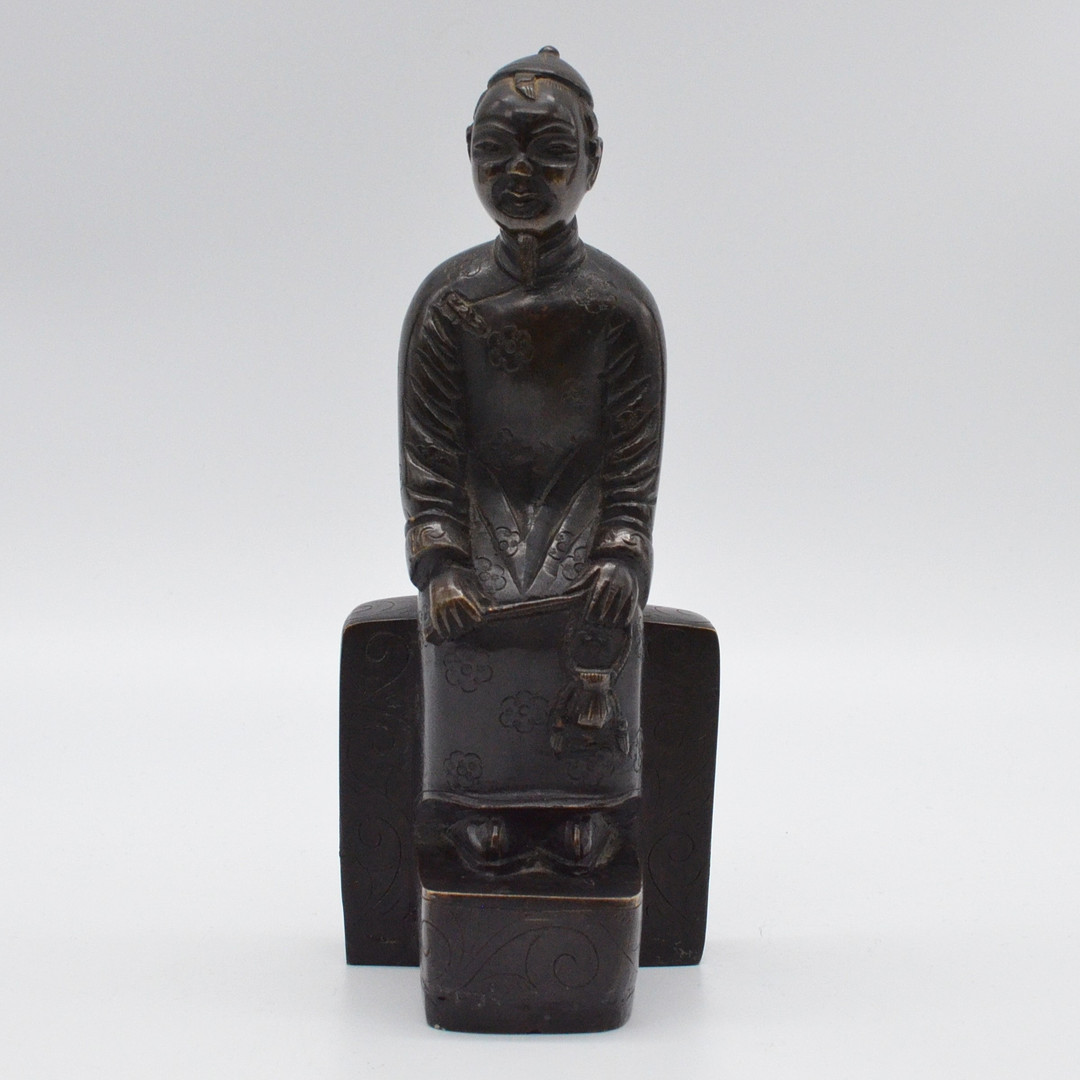 CHINESISCHE OPERNFIGUR, AUS BRONZE, UM 1920.