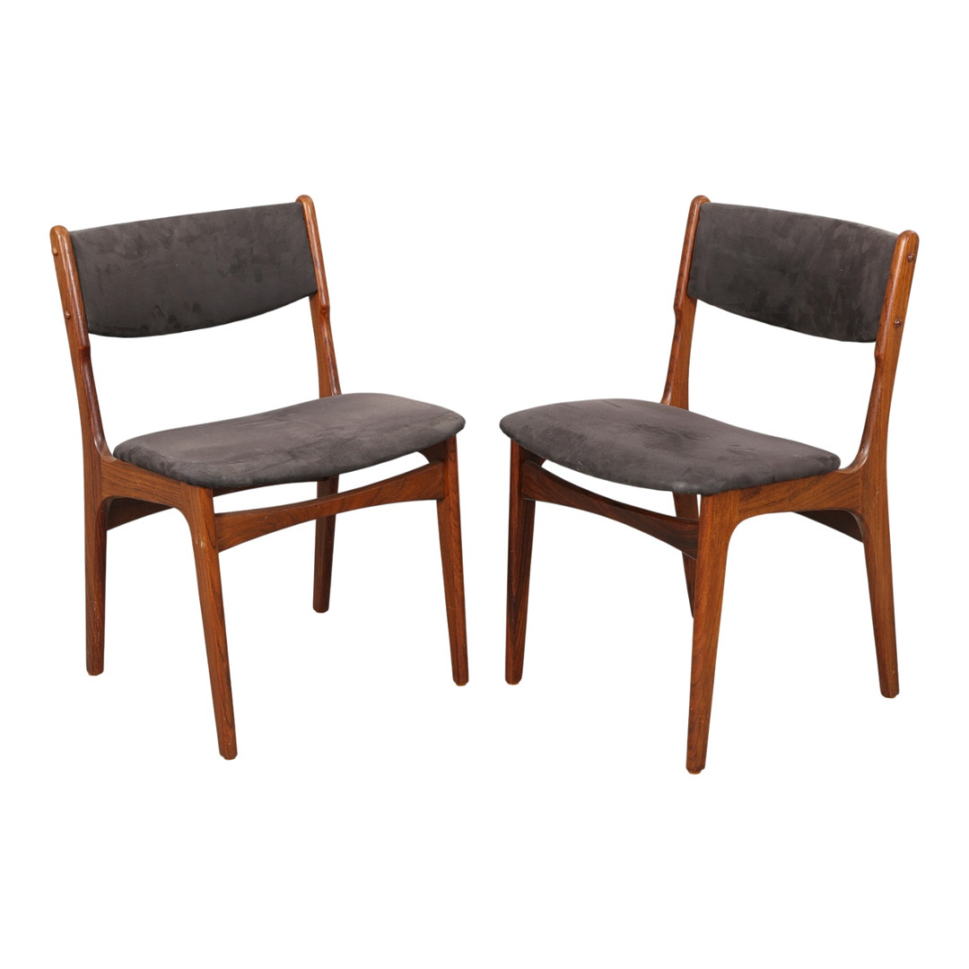 Dansk design. Et par stole af palisander, 1960'erne (2).