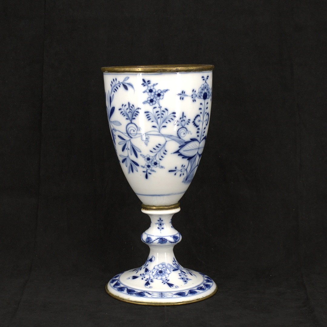 MEISSEN. Lampfot, porslin, lökmönster, Tyskland, förra sekelskiftet.