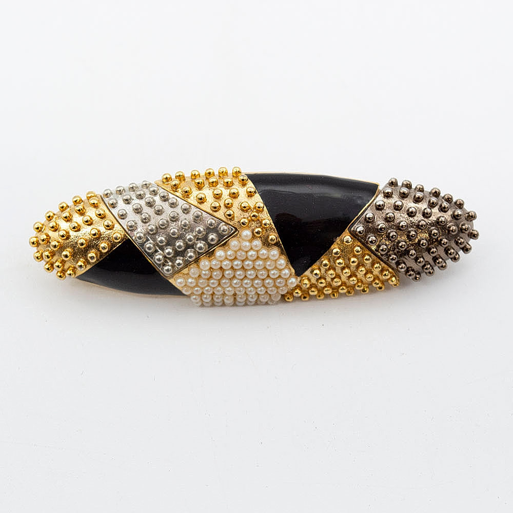 EMMANUEL UNGARO, PARIS BROSCHE, GEPUNZT MIT UNGARN PARIS, MIT PERLENMUSTER, METALL UND EMAILLE.