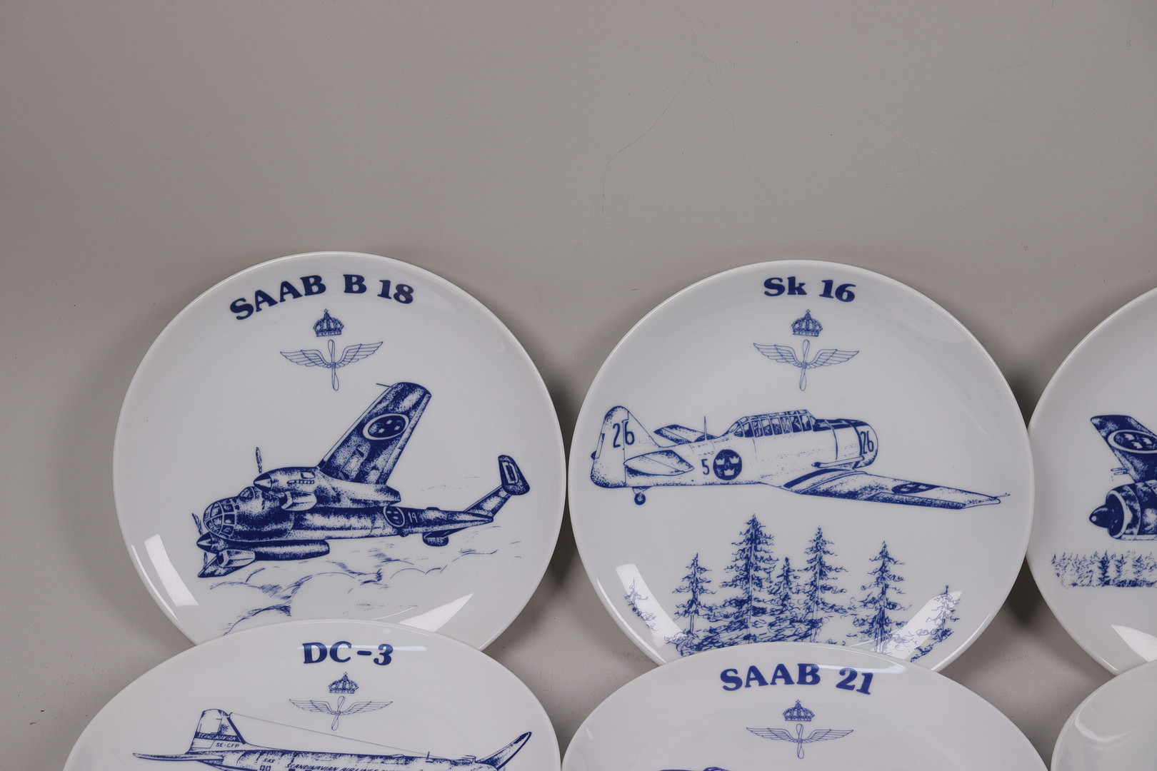 SOLWEIG OLSSON. "Svenska Flygvapnet", samlartallrikar i limiterad upplaga, Elg, 13 st.