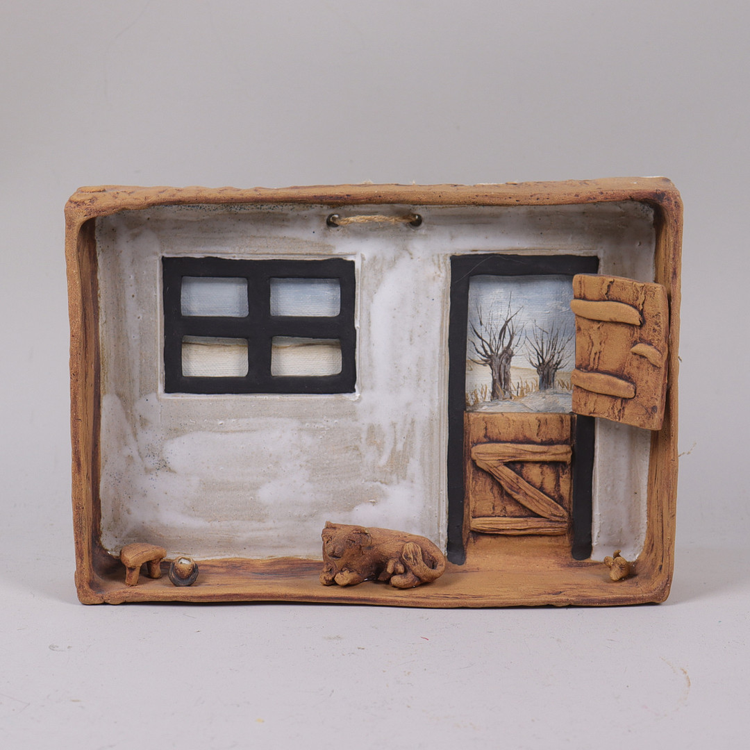 GERTRUD PETERSSON (1946-). VÄGGSKULPTUR, husfasad, terrakotta samt miniatyrmålning.