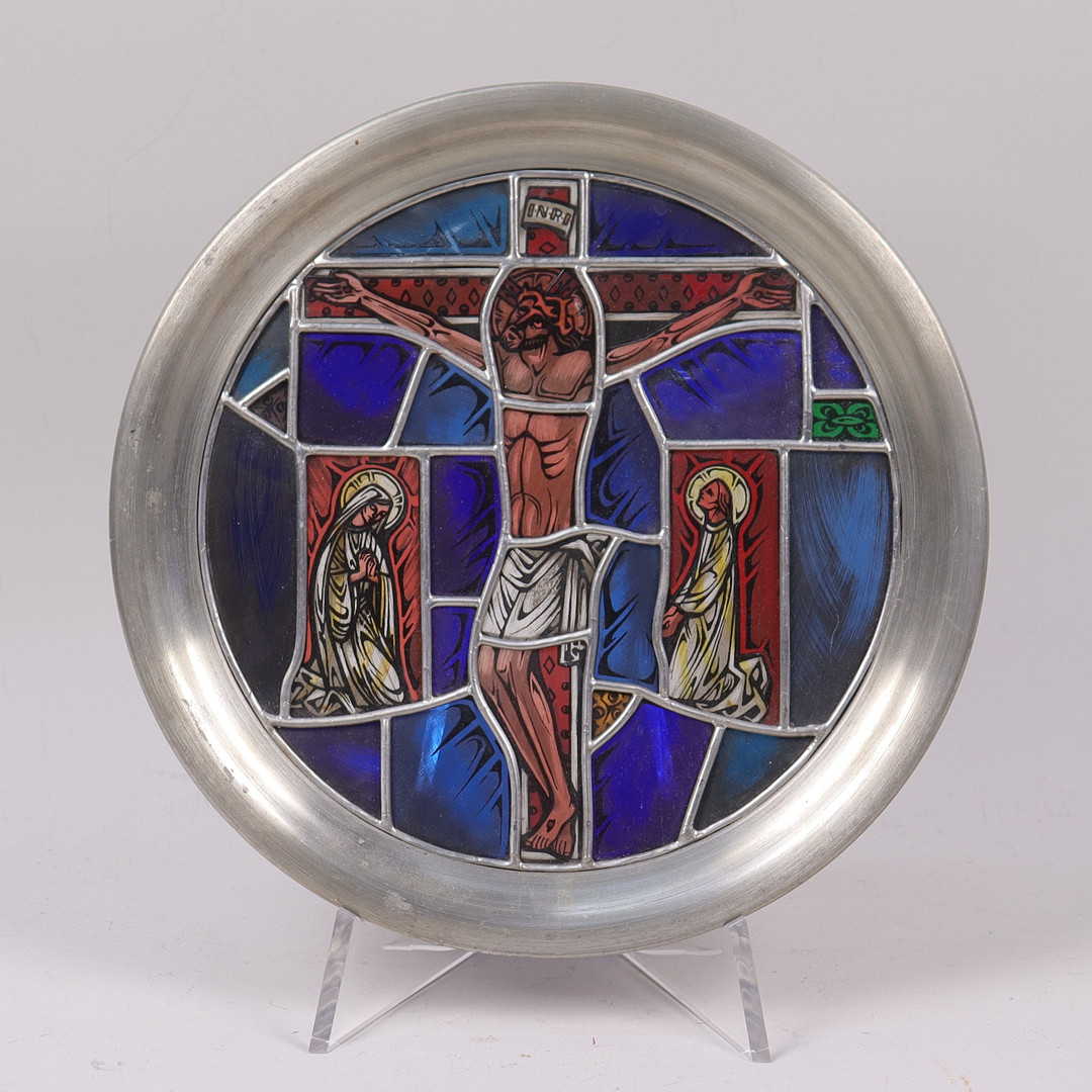 FRANKLIN MINT, årstallrik, Påsk 1976, tenn med färgat inlagt glas, Jesu korsfästelse.