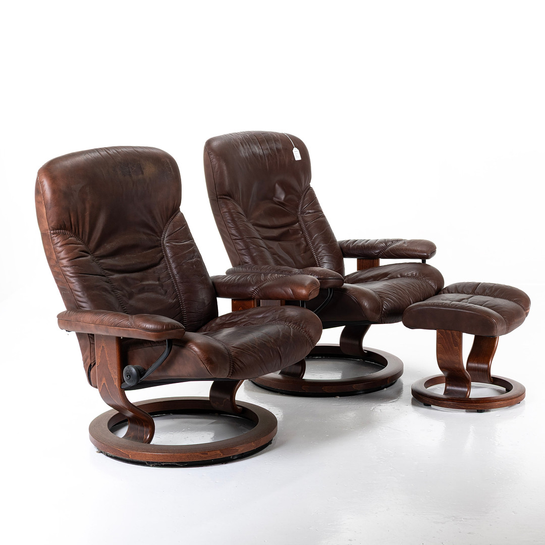 SNURRFÅTÖLJER 1 par, med fotpall "Stressless" Ekornes, Norge, sent 1900-tal.
