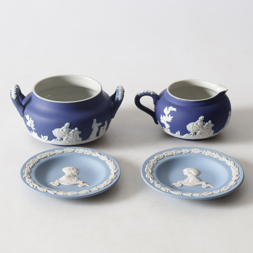 FAT, samt gräddkanna och sockerskål, 4 delar, jasperware, Wedgwood, England.