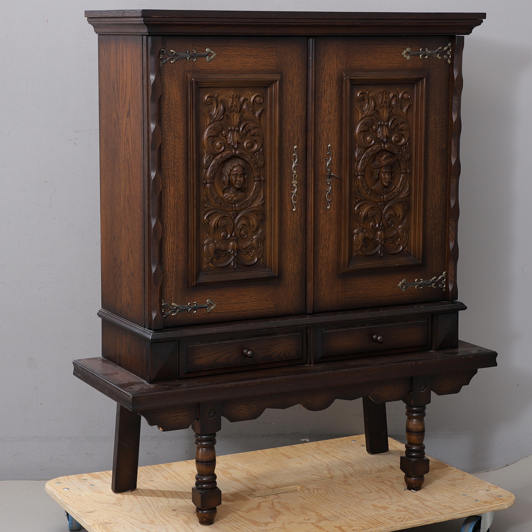SKÅP, barockstil, ek, 1900-talets andra hälft.