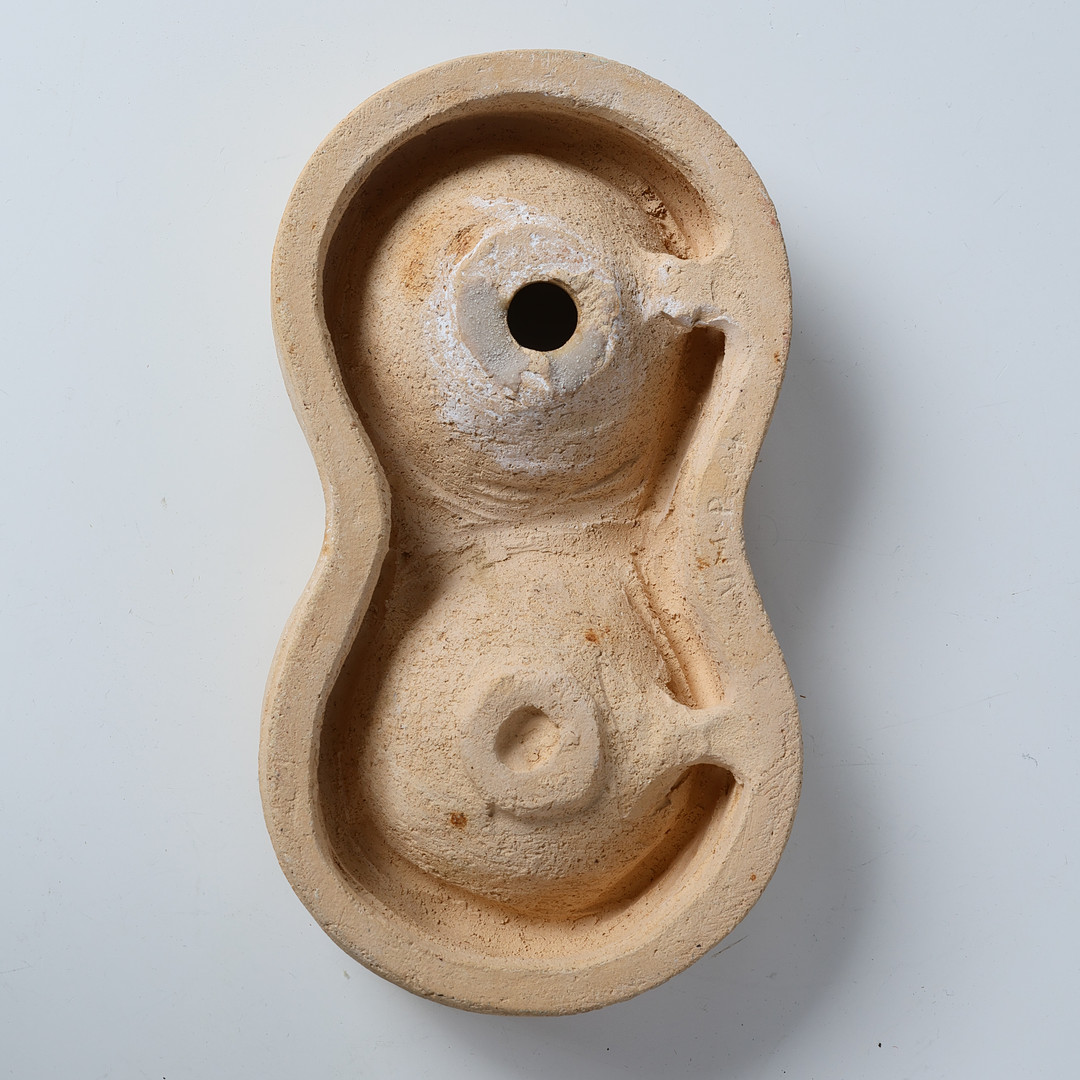 URSULA MUNCH-PETERSEN (1937-2025). Sculptural work of partially glazed stoneware titled "Little Figure Eight", designed in 2004 and exhibited at Clausens Kunsthandel in Copenhagen, Denmark.