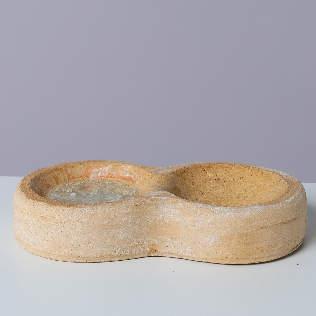 URSULA MUNCH-PETERSEN (1937-2025). Sculptural work of partially glazed stoneware titled "Little Figure Eight", designed in 2004 and exhibited at Clausens Kunsthandel in Copenhagen, Denmark.