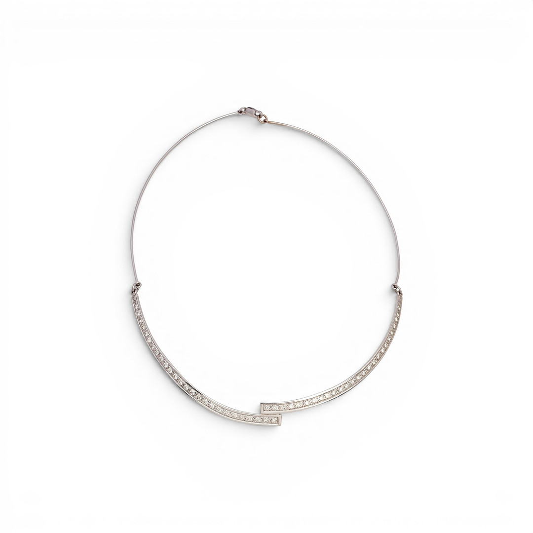 Diamons choker.