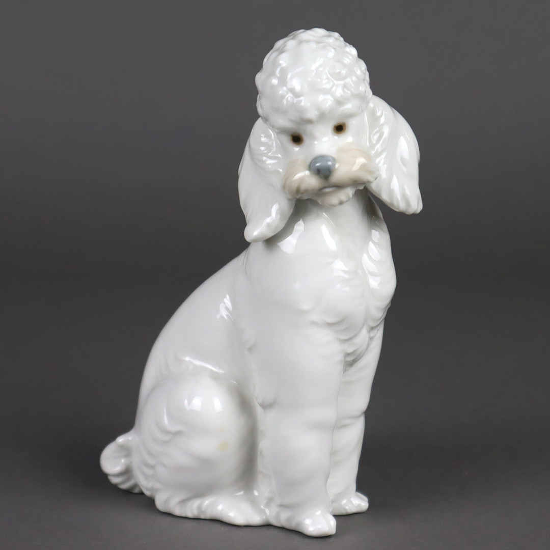 Tierplastik "Sitzender Pudel" - Nao/Lladro, Spanien.
