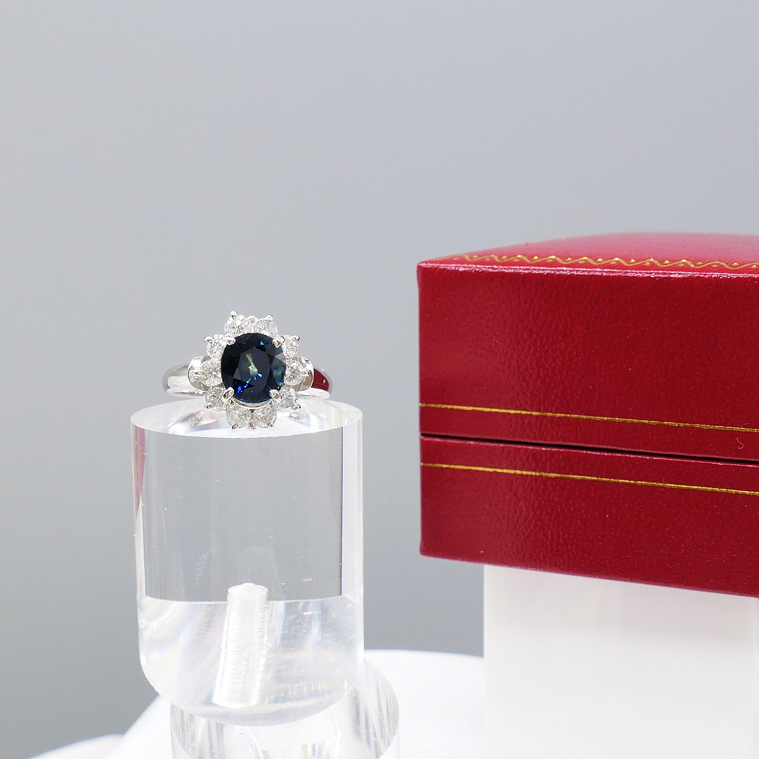 SAPPHIRE (1.80ct) & DIAMOND (0.70ct) ring.