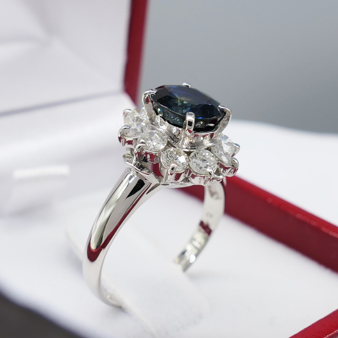 SAPPHIRE (1.80ct) & DIAMOND (0.70ct) ring.