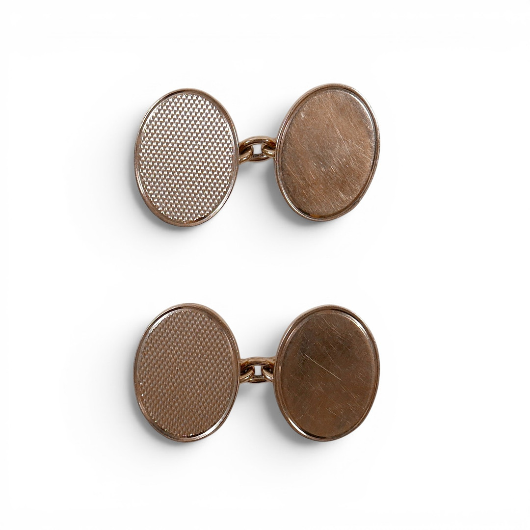 A PAIR OF GARRARD 9CT CUFFLINKS.