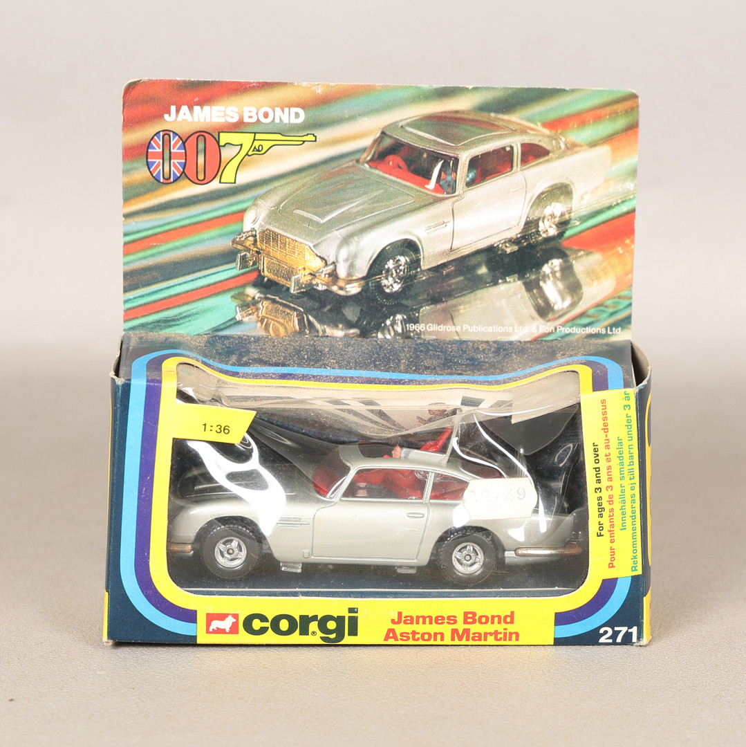 CORGI TOYS 271 JAMES BOND ASTON MARTIN.