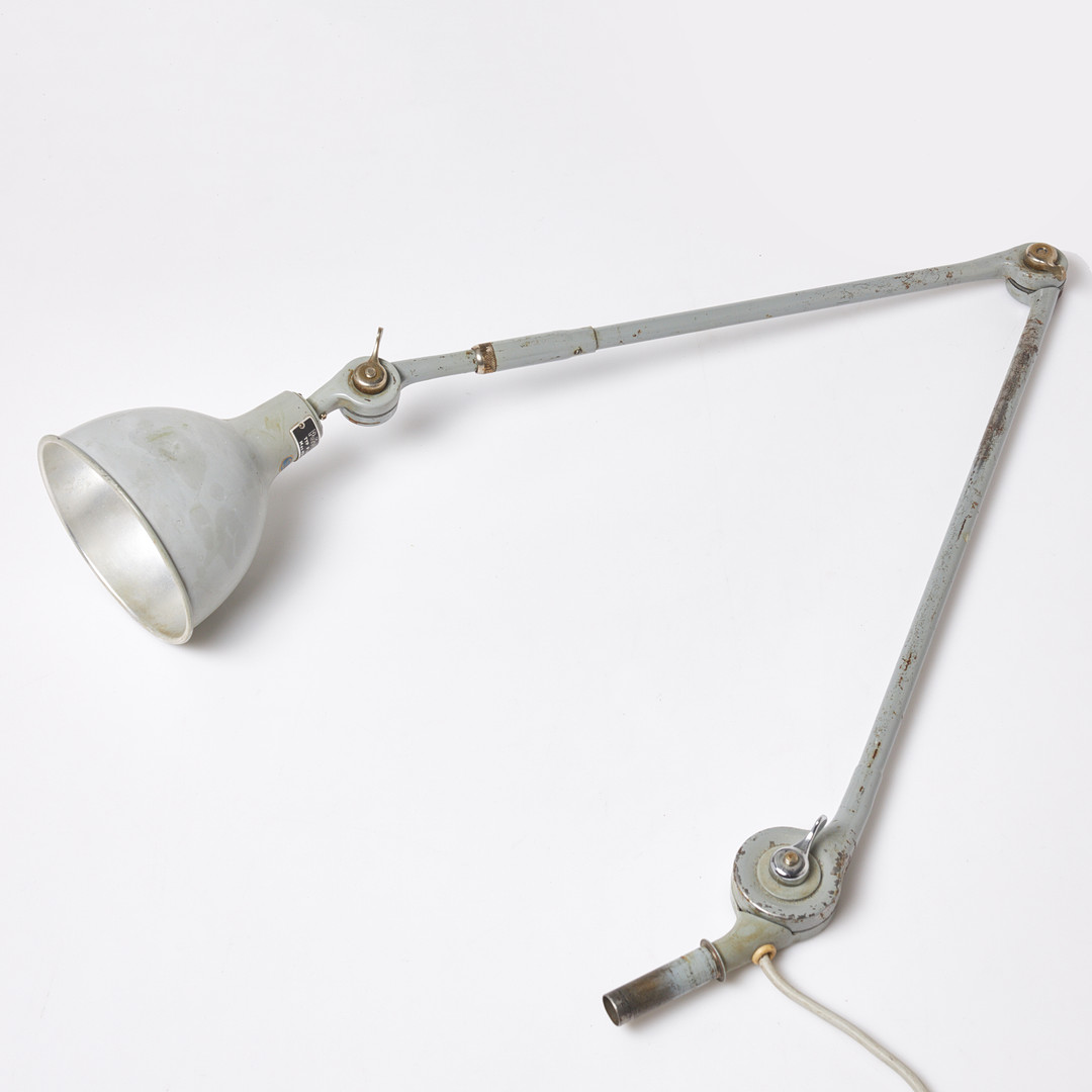 ARBETSLAMPA / INDUSTRILAMPA, PeFeGe, "Typ P 80", 1940-tal, grålackerad metall, brickmärkt.