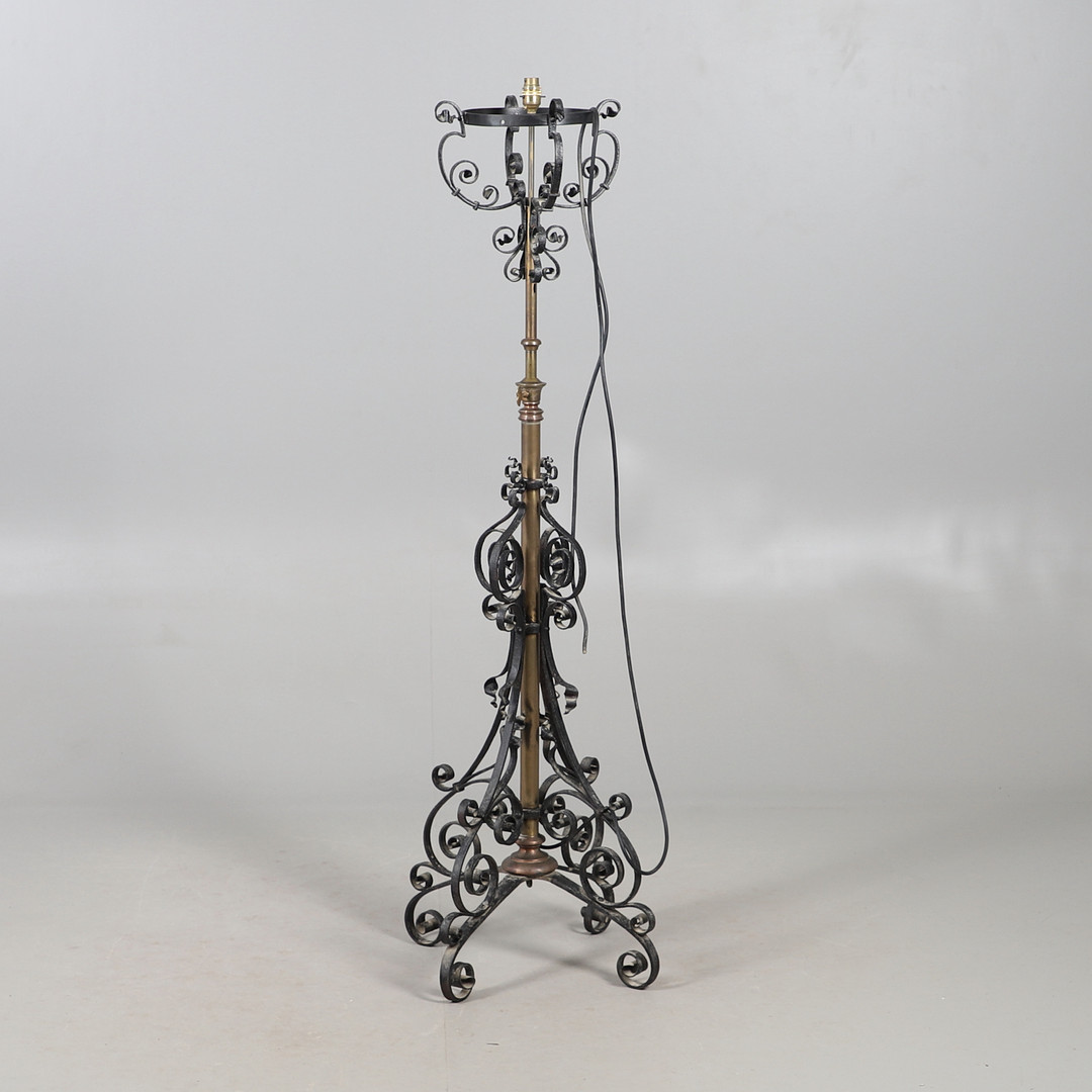 DECORATIVE WROUGHT IRON AND BRASS ADJUSTABLE STANDARD LAMP.