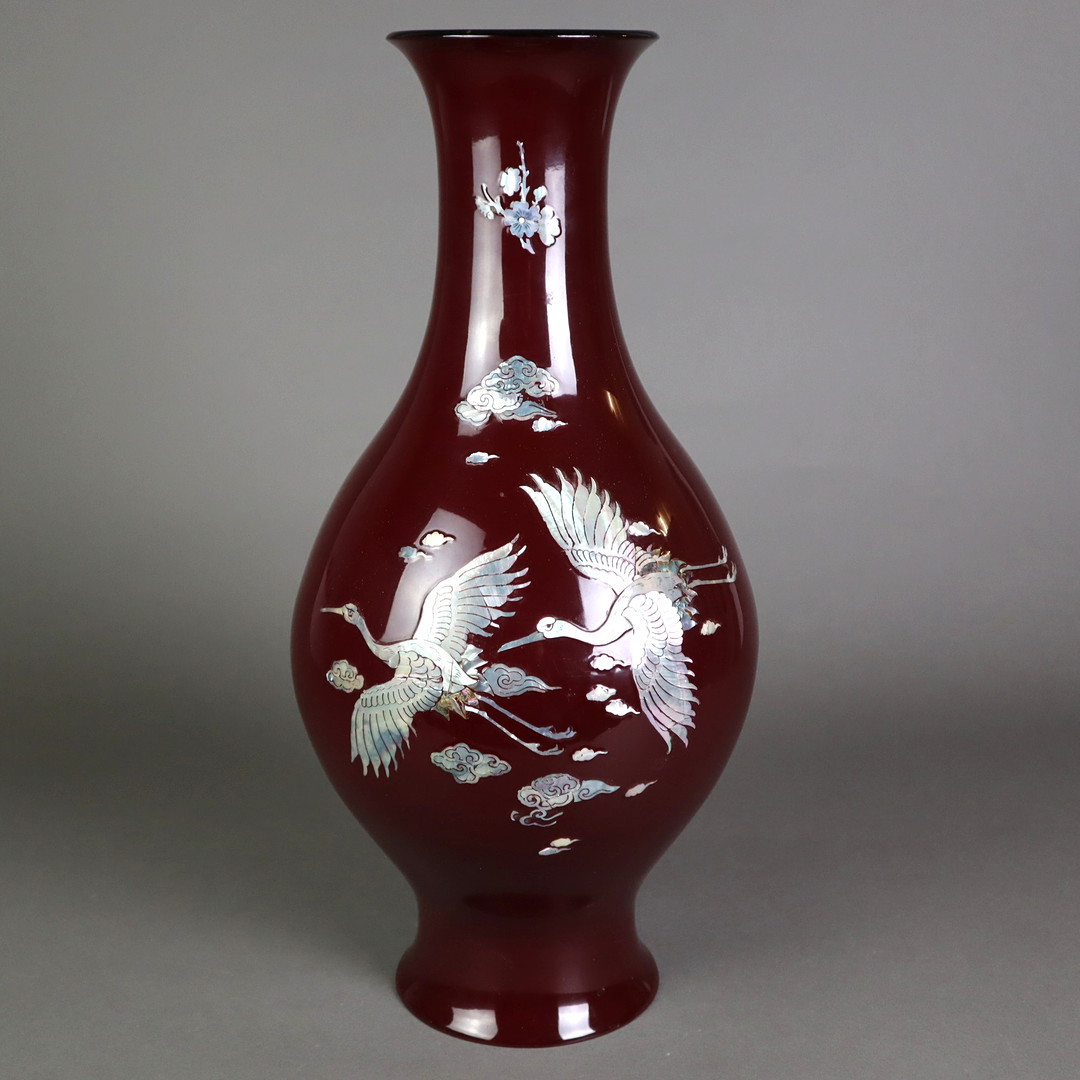 VASE MIT PERLMUTTINTARSIEN IN KRANICHMOTIVIK - Korea.