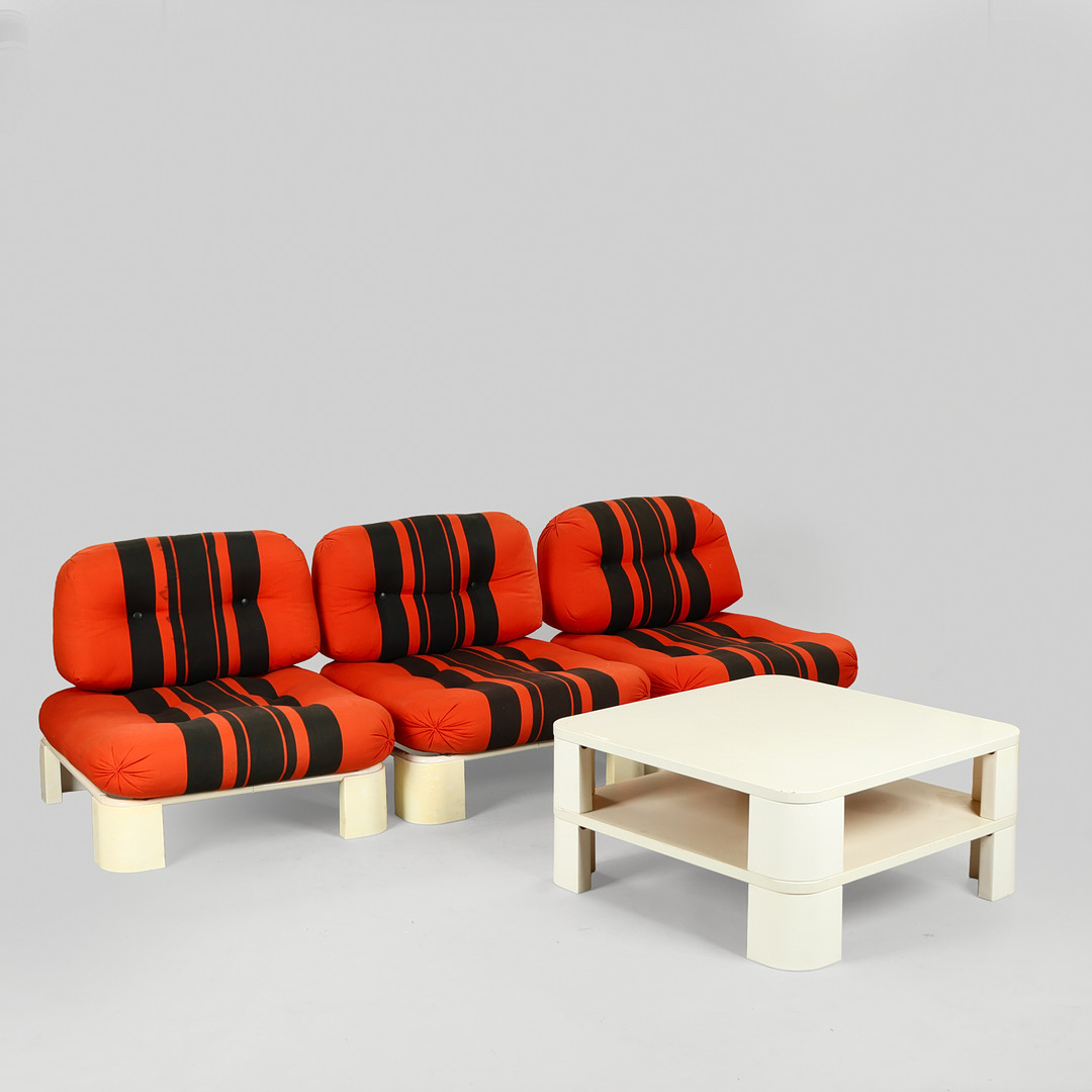 CARL-HENRIK SPAK. Modulsofa med sofabord, af hvidlakeret stål og plast, Ulferts Fabriker AB, Sverige, 1970'erne, (3+1).