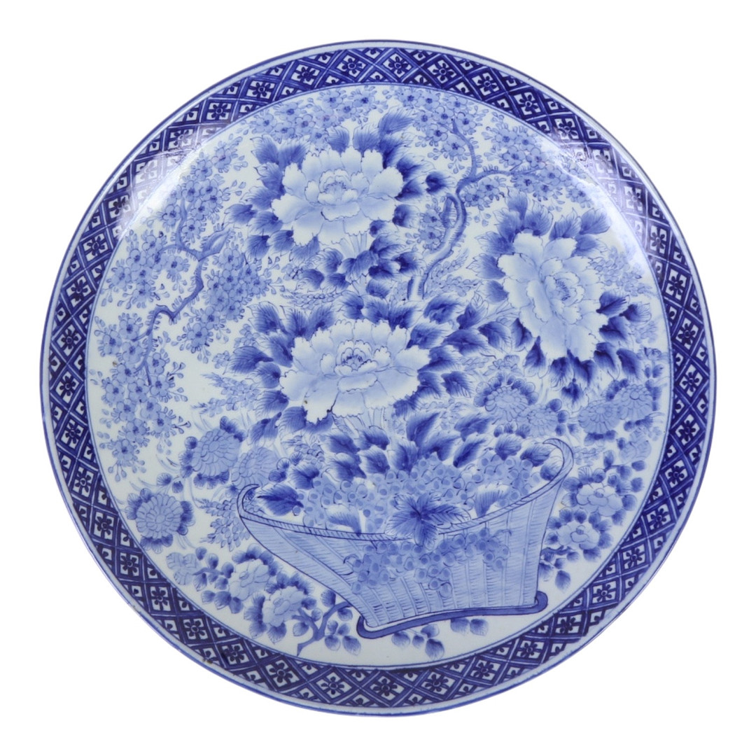 Stort japansk fad af porcelæn, 1800-tallet.