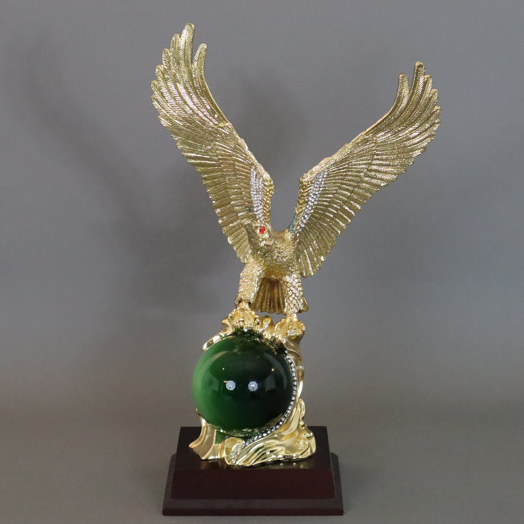 Tierplastik "ADLER".