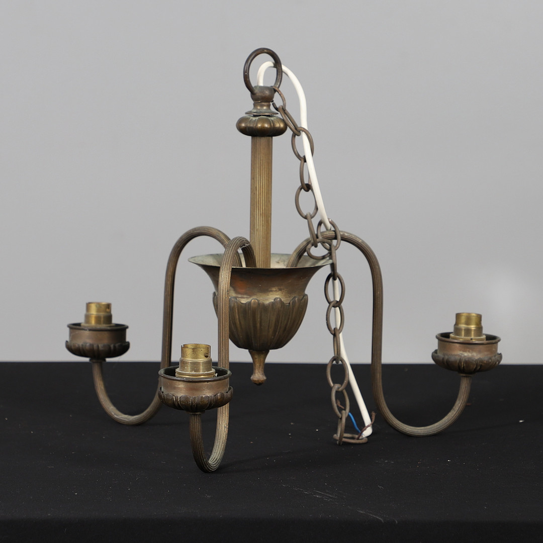 BRONZE EFFECT THREE-LIGHT HANGING CHANDELIER.