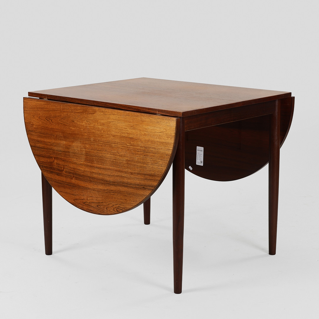 DANSK MØBELDESIGN. Spisebord af palisander med klapper og udtræk, runde tilspidsede ben, 1960'erne (5).