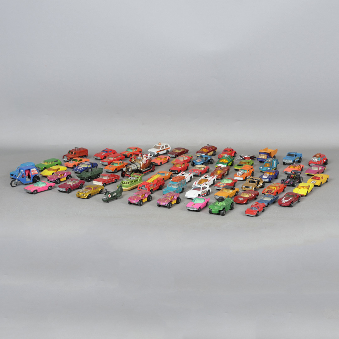 A COLLECTION OF LOOSE DIECAST MODEL VEHICLES (QTY).