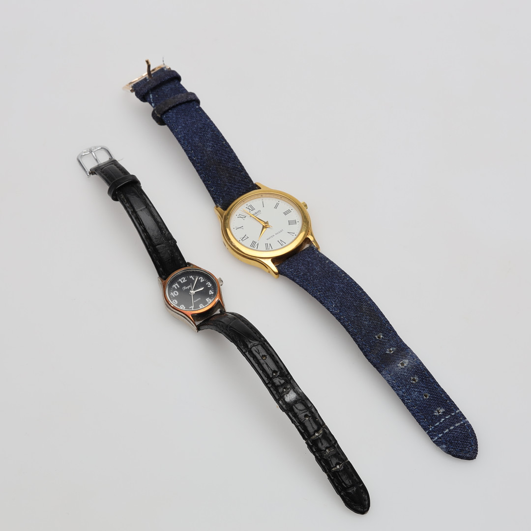 ARMBANDSUR 2 stycken Casio samt Regal.