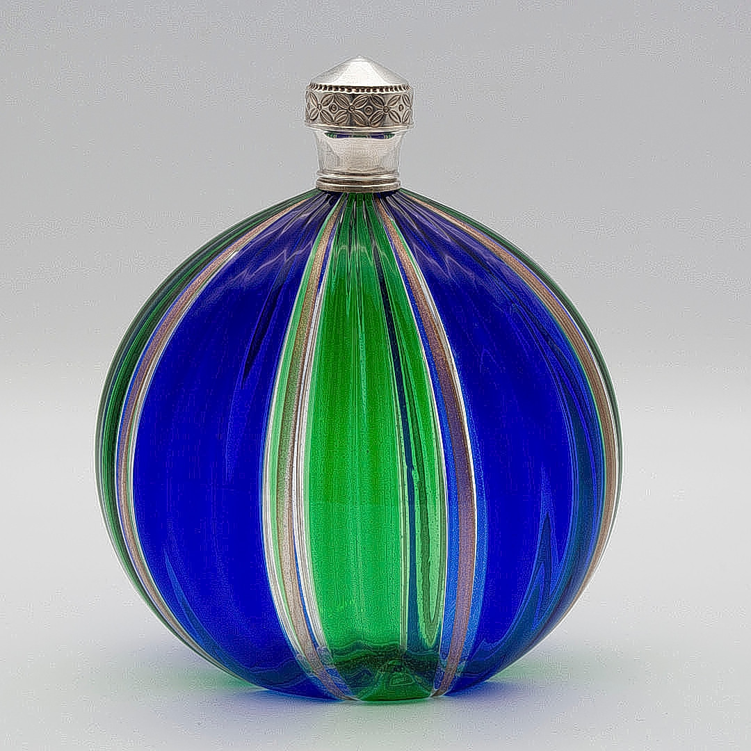 GABBIANI VENEZIA, KARAFFE AUS GLAS MIT 800ER SILBER-VERSCHLUSS, MUNDGEBLASEN, ITALIEN, UM 1960ER.
