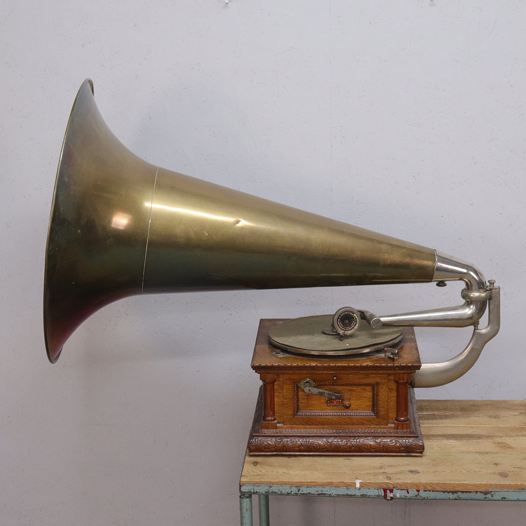 TRATTGRAMMOFON, His Masters Voice, 1905-1908.