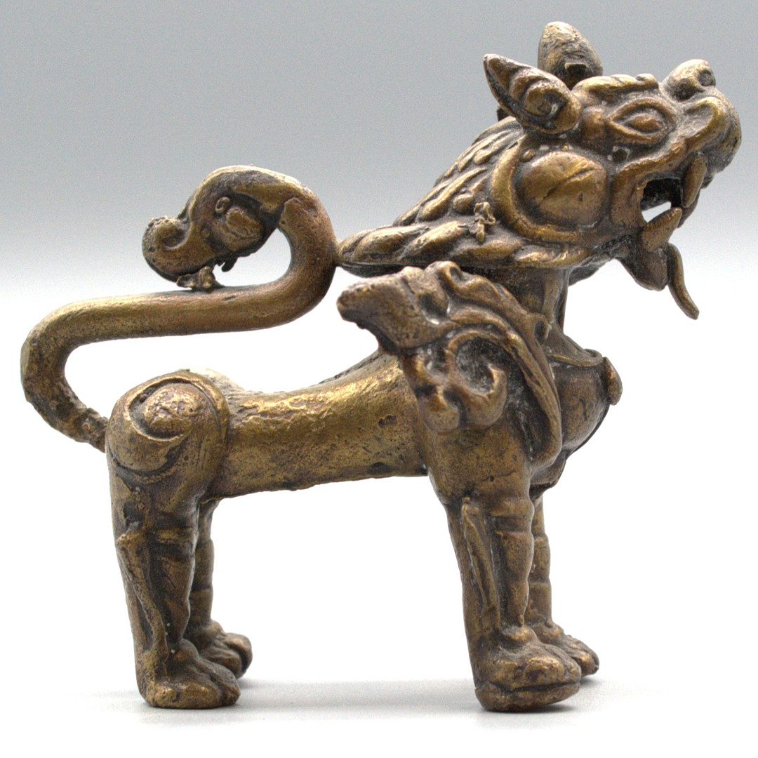 MESSINGFIGUR EINES FABELWESENS „PIXIU“ (BIXIE), CHINA, 20. JH.