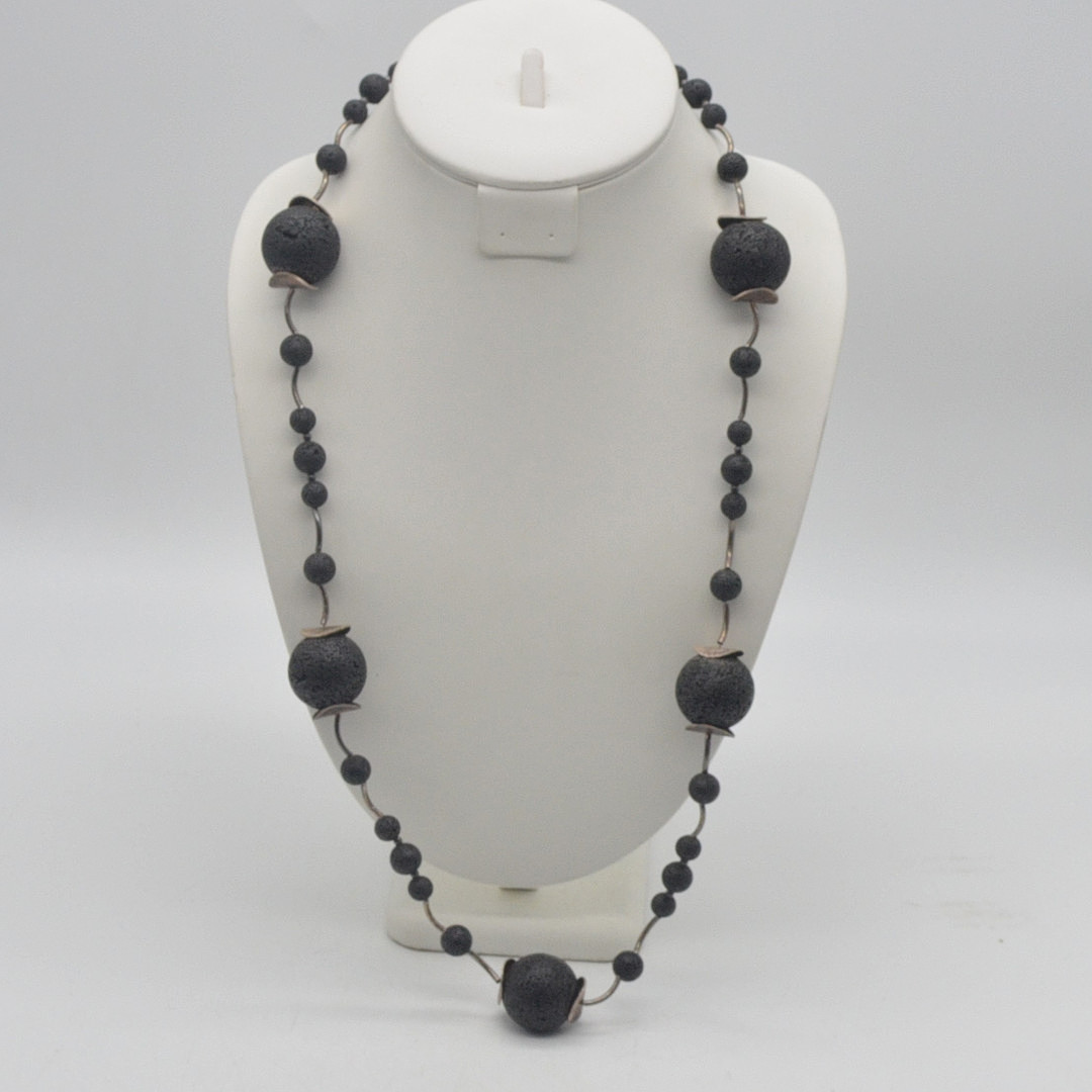 DESIGNER COLLIER, LAVASTEIN-PERLEN, STÄBCHEN UND PLÄTTCHEN AUS STERLINGSILBER (GEPRÜFT), VINTAGE.