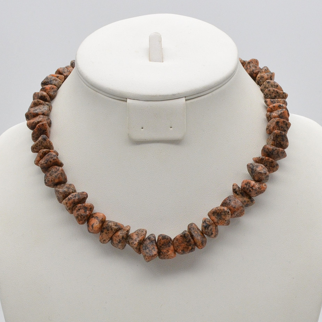 EDELSTEINCOLLIER AUS JASPIS, METALLVERSCHLUSS, VINTAGE, CA. 44 CM.