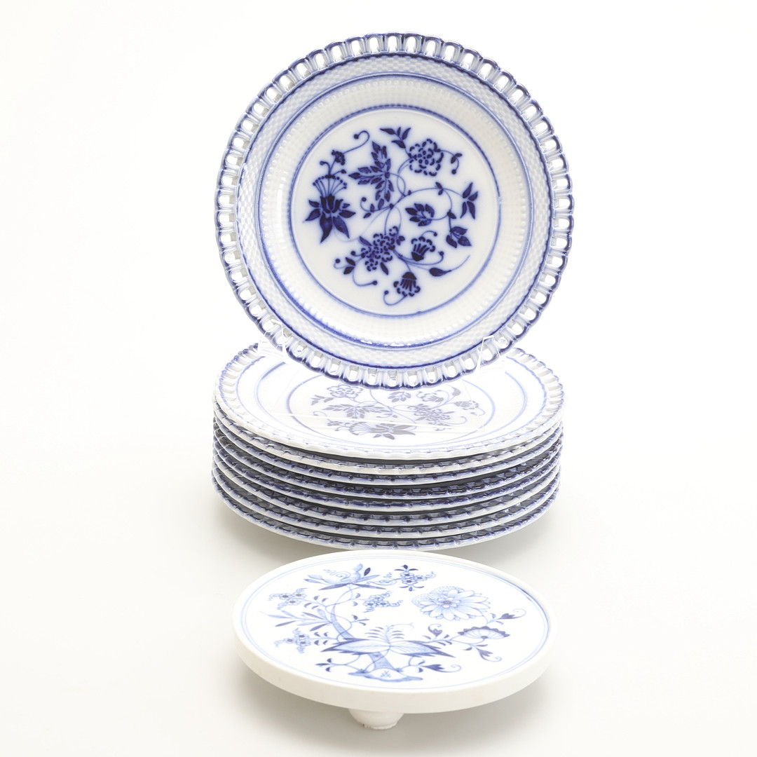 UNDERLÄGG, porslin, Meissen. ASSIETTER, 9 stycken, porslin.