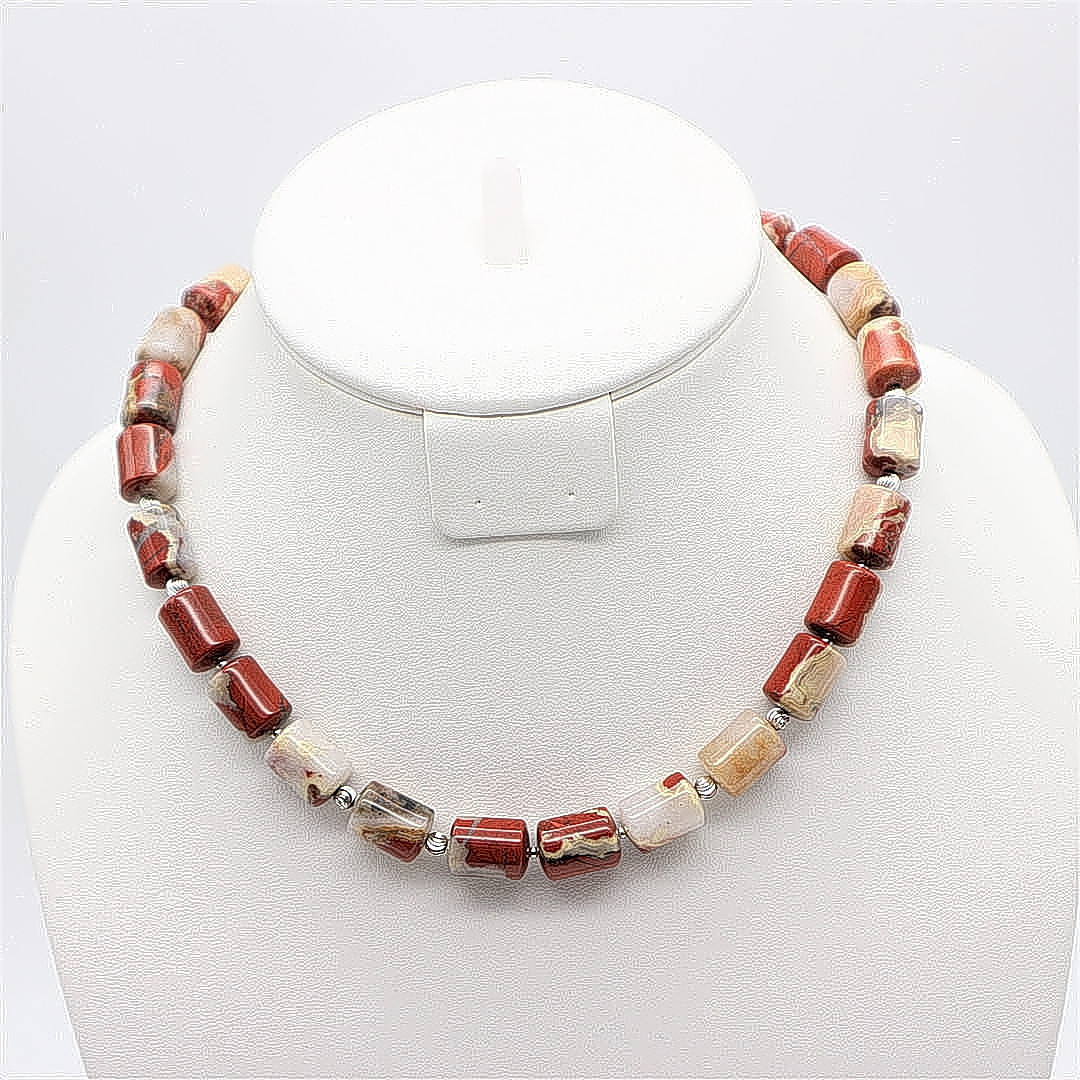 JASPIS EDELSTEINCOLLIER MIT MAGNETVERSCHLUSS UND METALLELEMENTEN, VINTAGE, CA. 44CM.