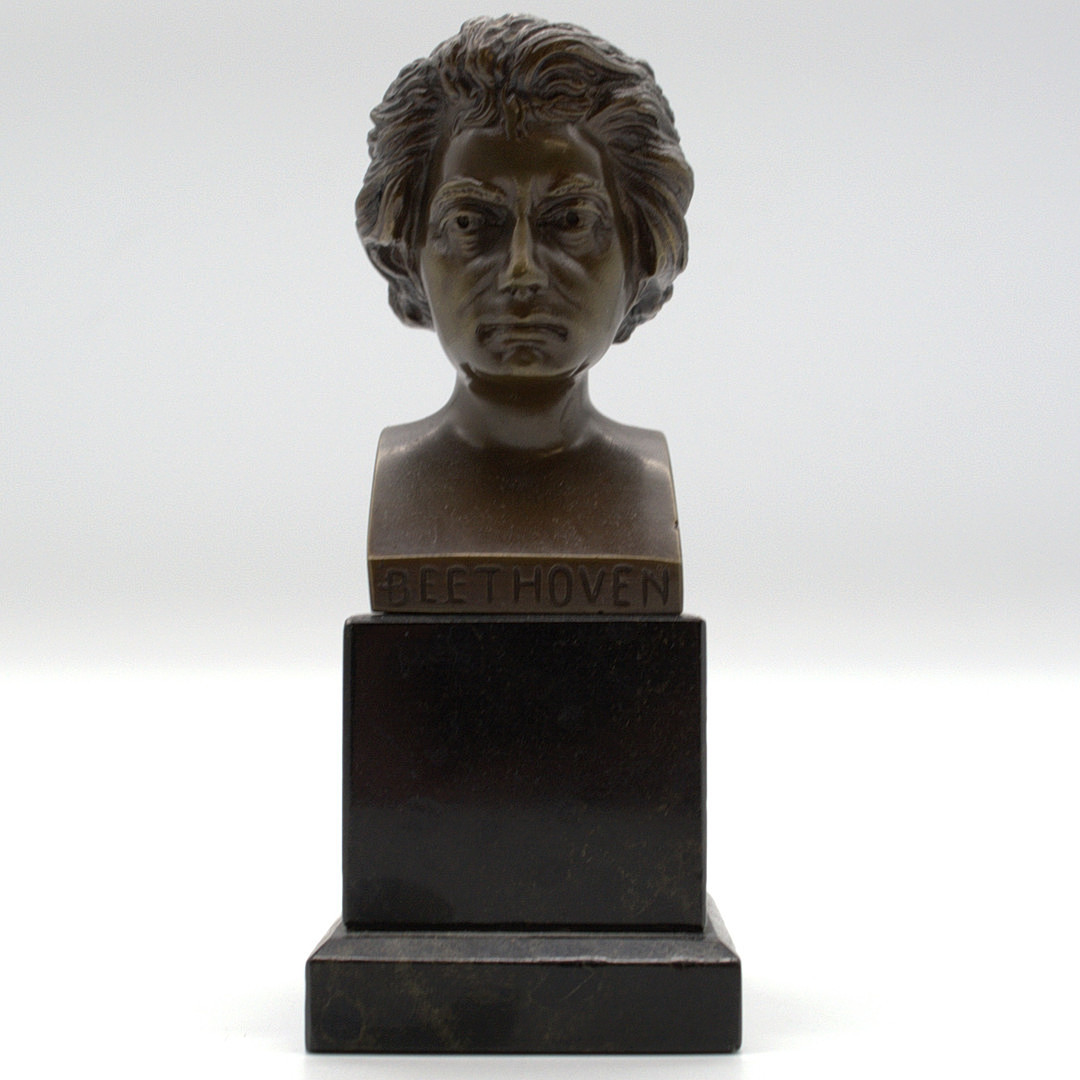 BRONZE SKULPTUR LUDWIG VAN BEETHOVEN, "RL" MONOGRAMMIERT, AUF SERPENTIN SOCKEL FRÜHES 20. JAHRHUNDERT.