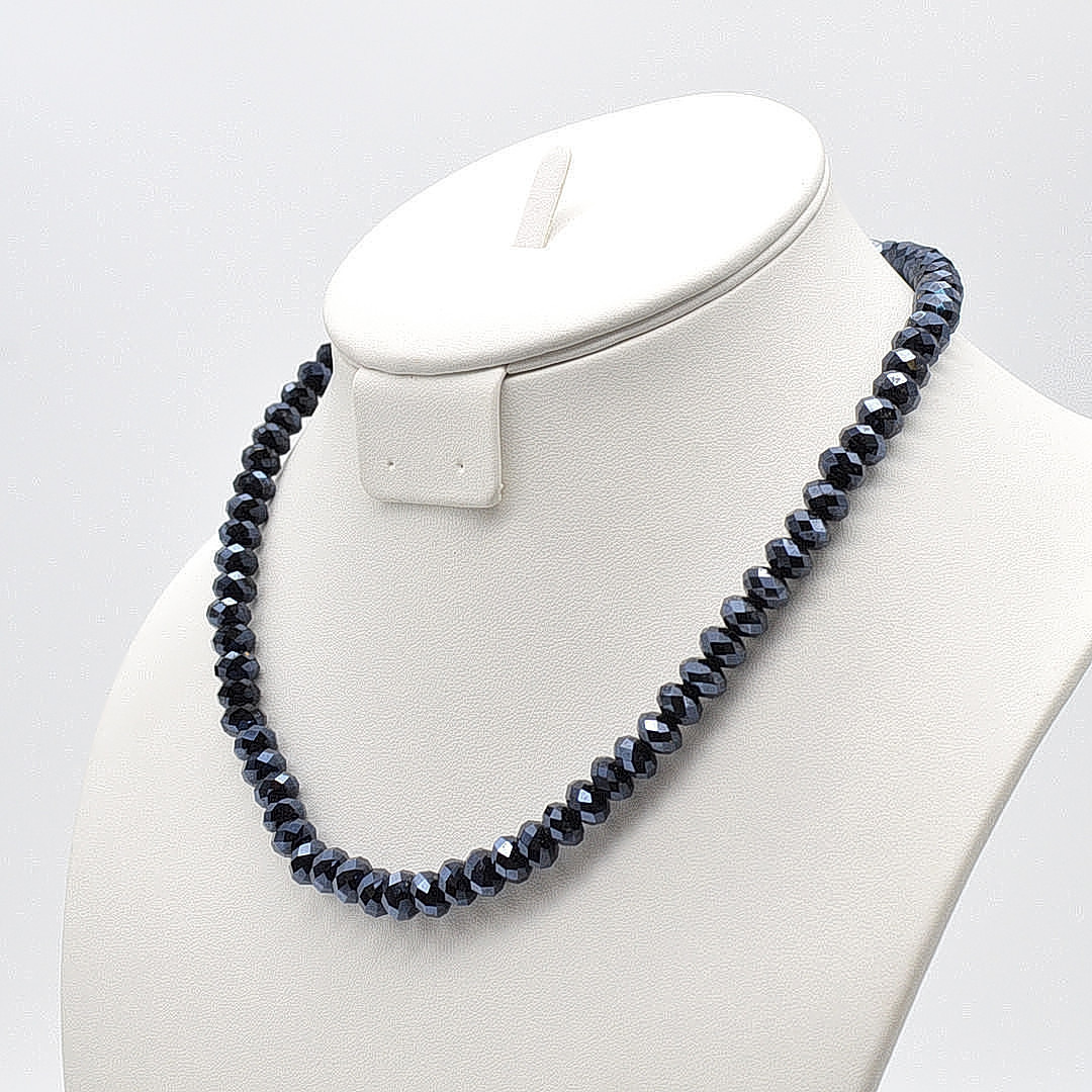 GLAS COLLIER, DUNKELBLAU UND FACETTIERT, ENDLOSKETTE AM FLEXBAND, VINTAGE, CA. 45CM.