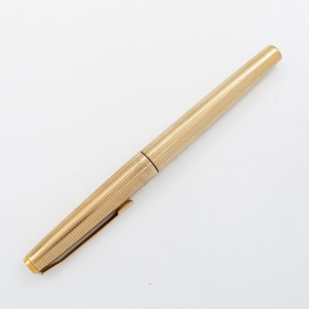 PELIKAN, FÜLLFEDERHALTER, 18 KARAT GELBGOLD FEDER, ROLLED GOLD, MIT WIDMUNG AUS 1982, DEUTSCHLAND.