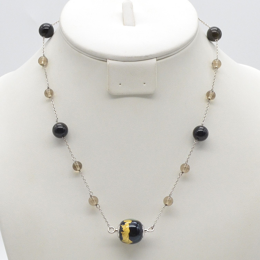 DESIGNERCOLLIER VON CHRISTINA , RAUCHTOPAS, AMETHYSTEN, SCHMUCKSCHLIESSE, KETTE AUS STERLINGSILBER, SCHWARZE KUGEL MIT GOLDFOLIE.