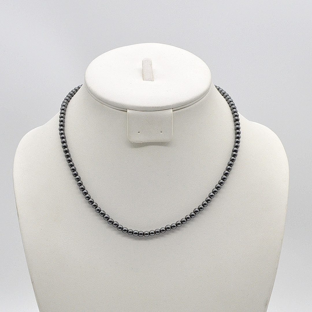 HÄMATIT PERLENCOLLIER, FEINE PERLEN UND VERGOLDETER VERSCHLUSS, VINTAGE, CA. 44CM.