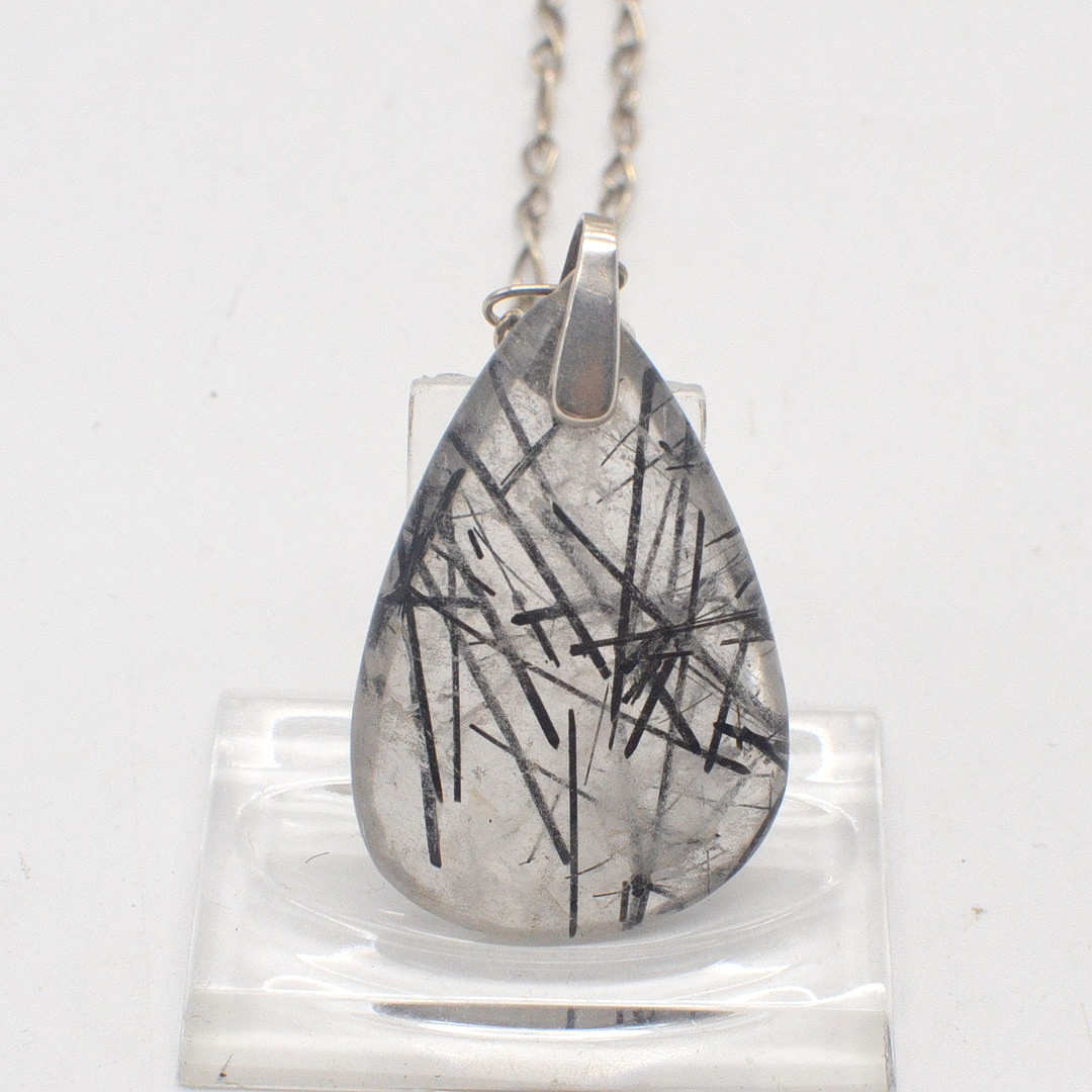 TURMALINQUARZ ANHÄNGER, TROPFEN-FORM, DESIGNERKETTE AUS 835ER SILBER, SPÄTE 20. JAHRHUNDERT.