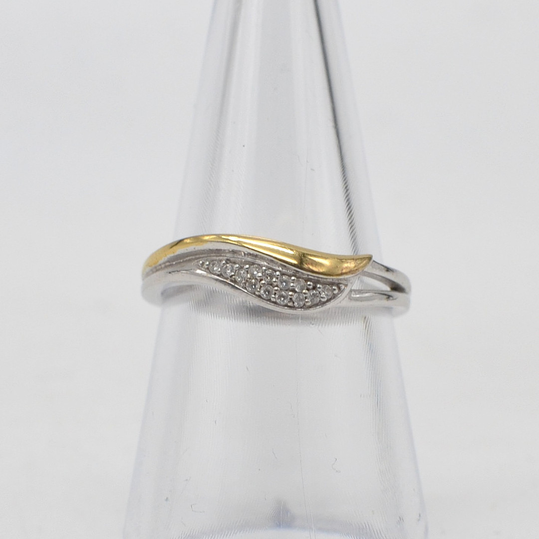 CHANTI, GESCHWUNGENER DESIGNERRING MIT VERGOLDETEM DETAIL, STERLINGSILBER MIT BRILLANT BESATZ, CA. GRÖSSE NR. 14 / 54 MM IM UMFANG.