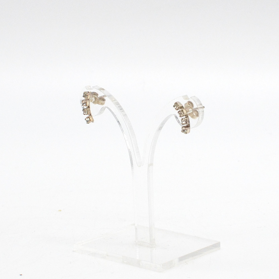 JENS AAGAARD. DESIGNER-OHRSTECKER, 830ER SILBER MIT ZIRKONIA, GESCHWUNGENE FORM, VINTAGE.