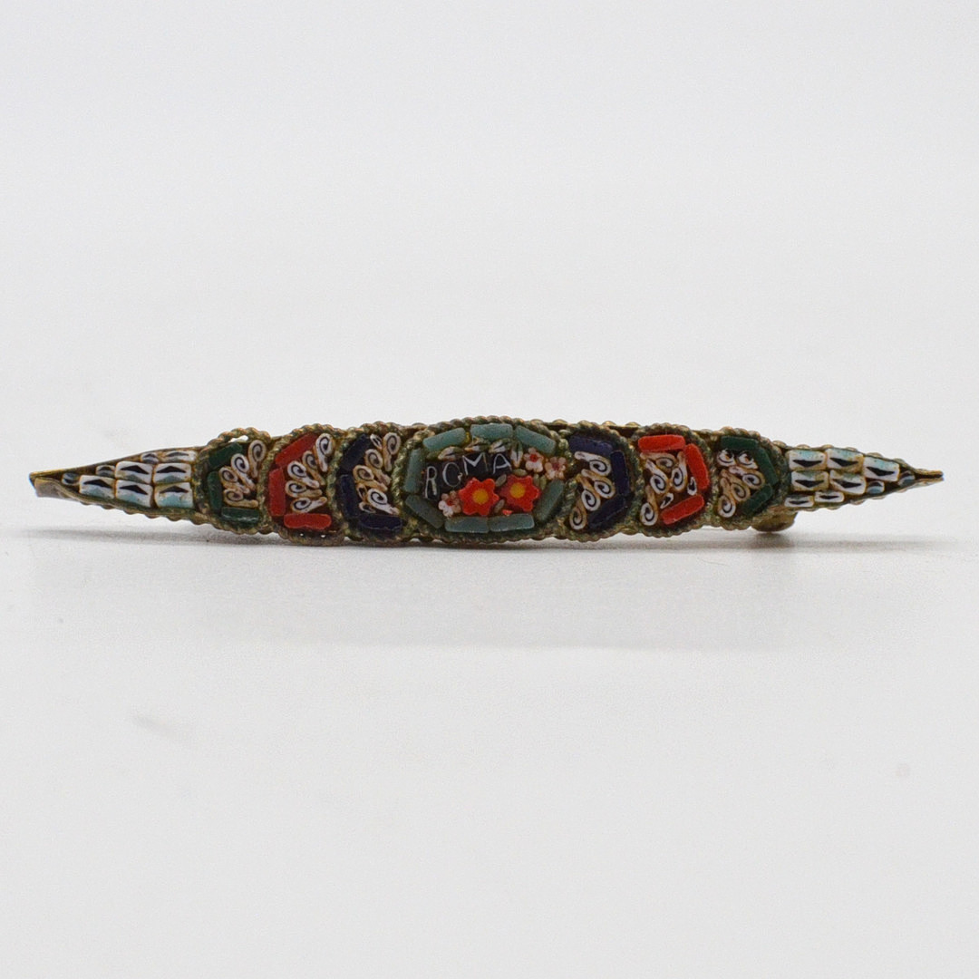 ITALIENISCHE BROSCHE MIT MIKROMOSAIK, "ROMA", METALLFASSUNG, HANDGEMACHT, VINTAGE.