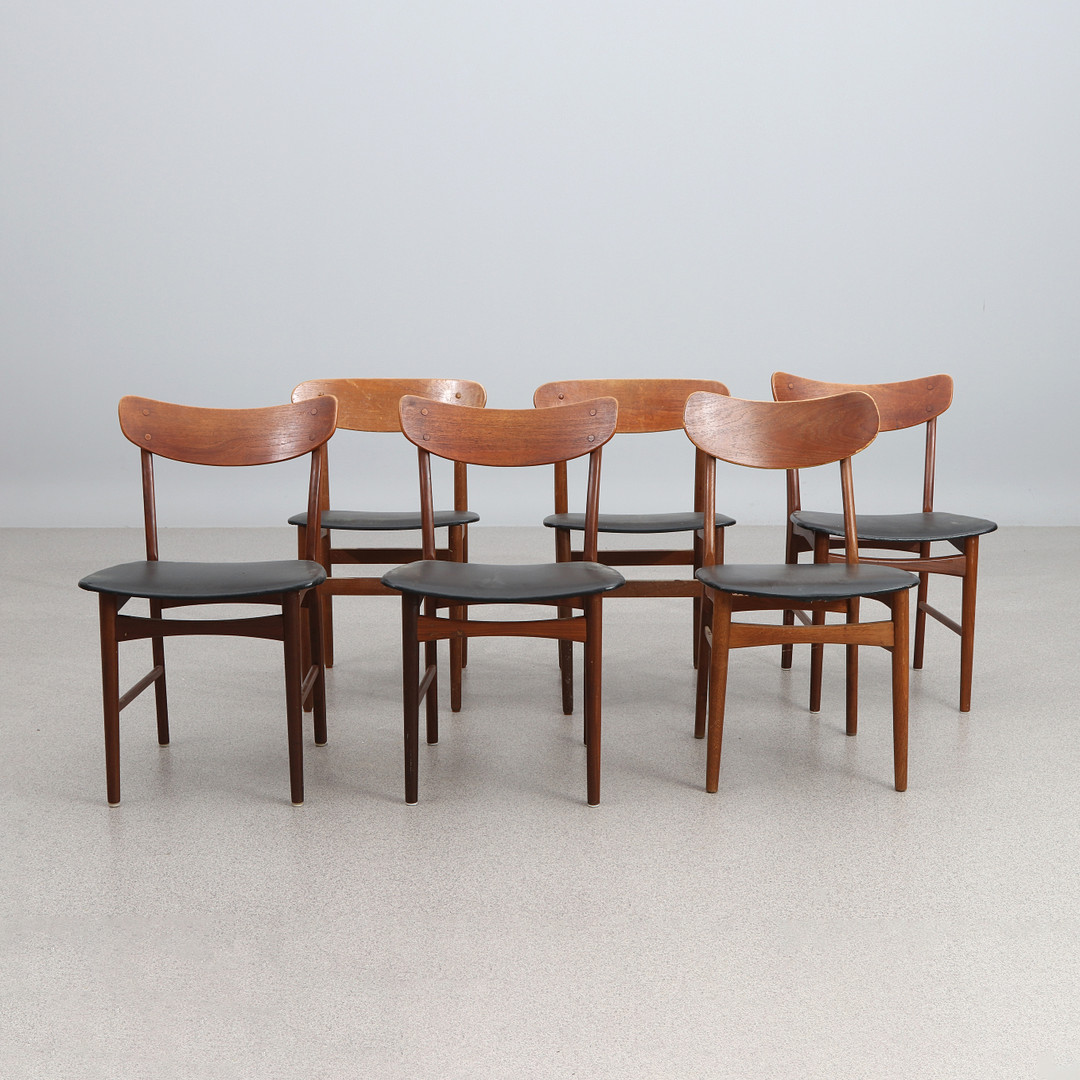 STOLAR, SEX ST. Teak med svart galonklädsel. 1950/60-tal.