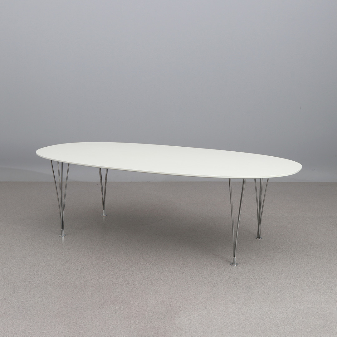 BRUNO MATHSSON & PIET HEIN, MATBORD "SUPERELLIPS". Vitlaminerat trä med förkromade ben, Fritz Hansen, Danmark.