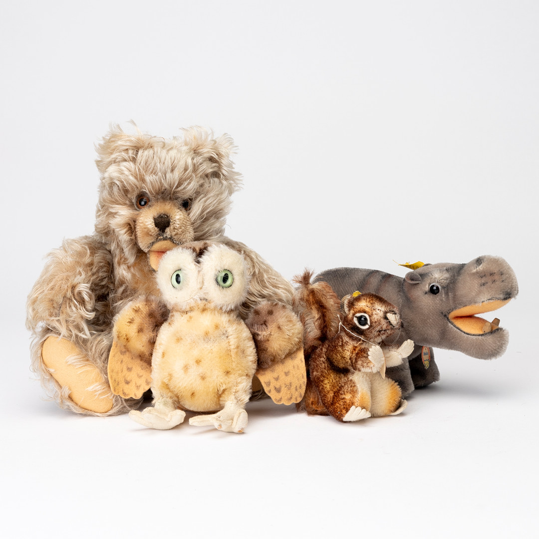 STEIFF, 4 st mjukdjur, flodhäst "Mockie", uggla, ekorre "Perri" samt nallebjörn.