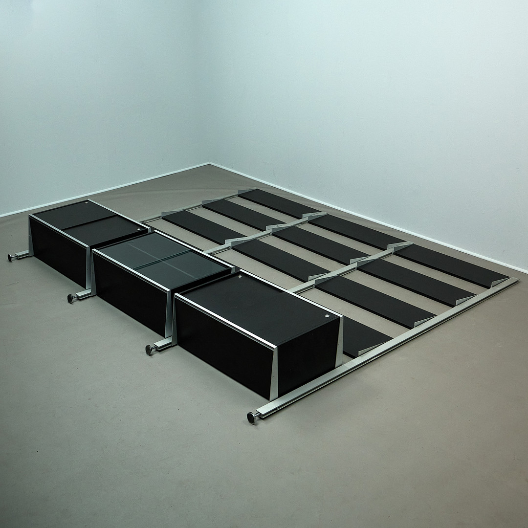 GEORGE NELSON. Herman Miller / Vitra, neunzehnteiliges Regalsystem / Wandregal, Modell 'CSS', Holz, Aluminium, Entwurf 1957, USA (19).